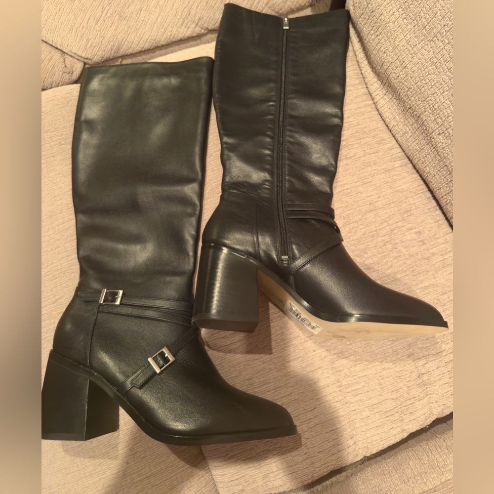 Charles David Elegant Black leather Knee-High Boots Size 8 leather upper BNWT